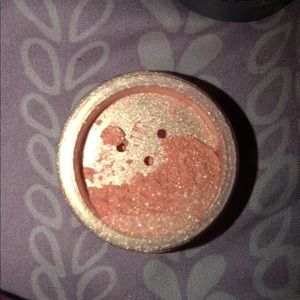 Meech and Mia loose powder eyeshadow